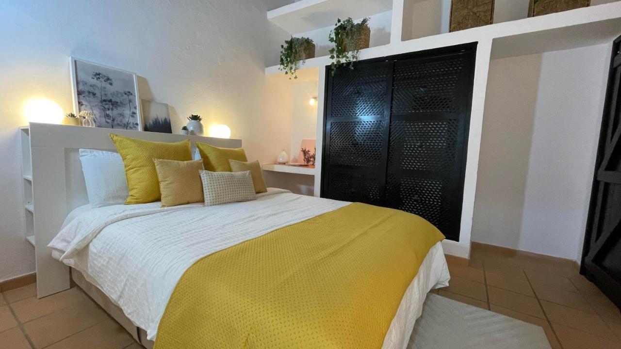 De By Sunny Deluxe Tavira
